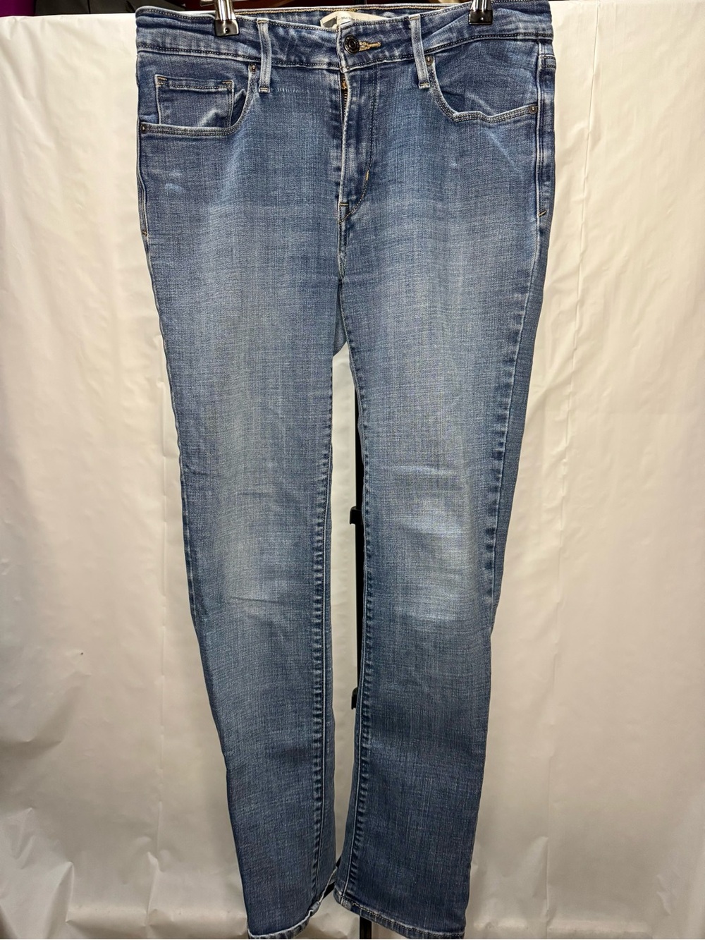 Levi's Women's Straight-Leg Medium Blue Jeans